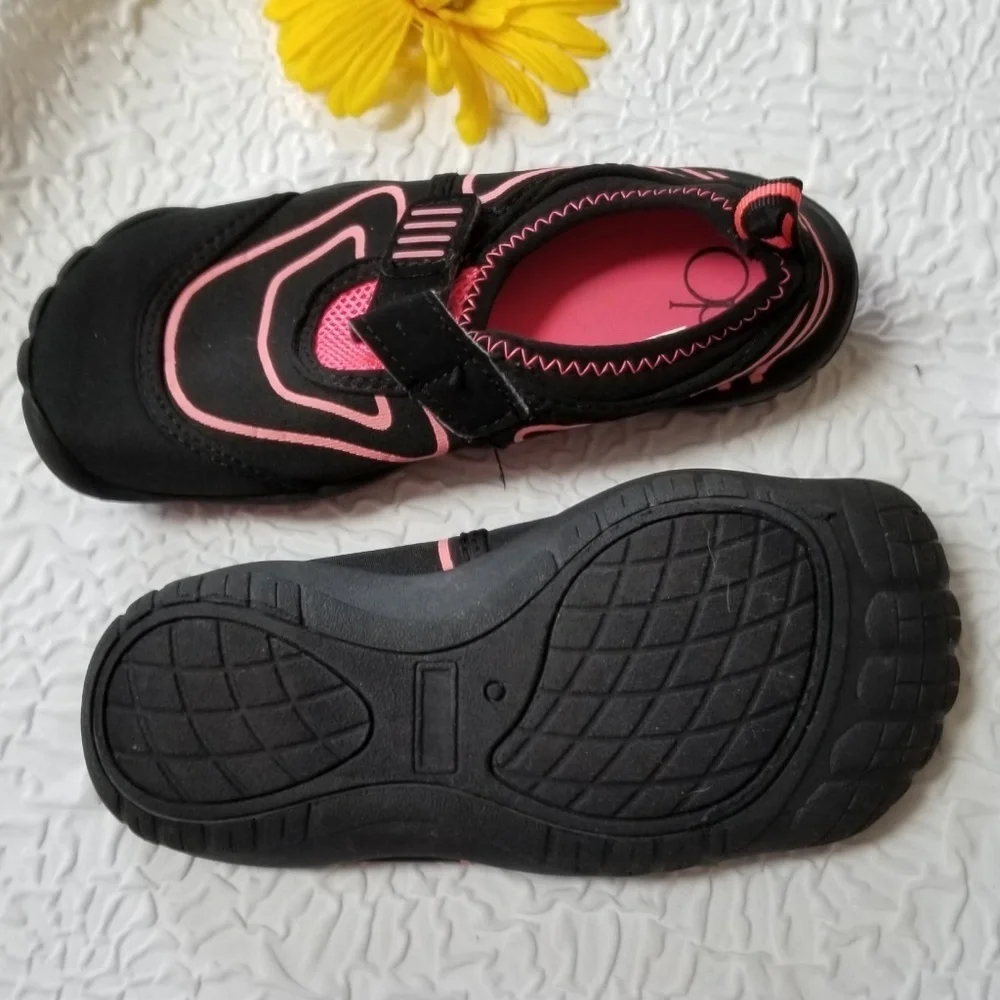 OP Girls black/pink beach water shoes